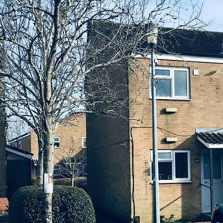 Travelling Stop Apartment Swindon Bagian luar foto