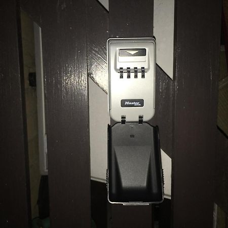 Travelling Stop Apartment Swindon Bagian luar foto