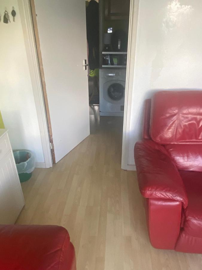 Travelling Stop Apartment Swindon Bagian luar foto