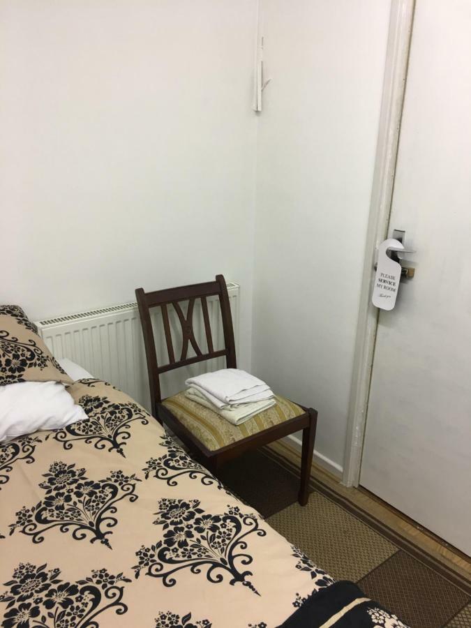 Travelling Stop Apartment Swindon Bagian luar foto