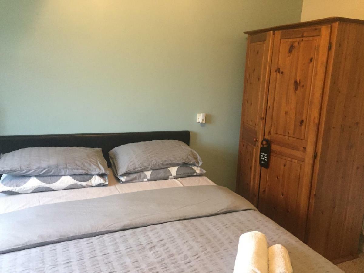 Travelling Stop Apartment Swindon Bagian luar foto