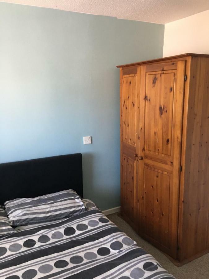 Travelling Stop Apartment Swindon Bagian luar foto