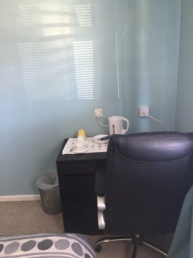 Travelling Stop Apartment Swindon Bagian luar foto