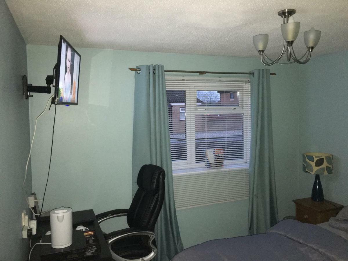 Travelling Stop Apartment Swindon Bagian luar foto