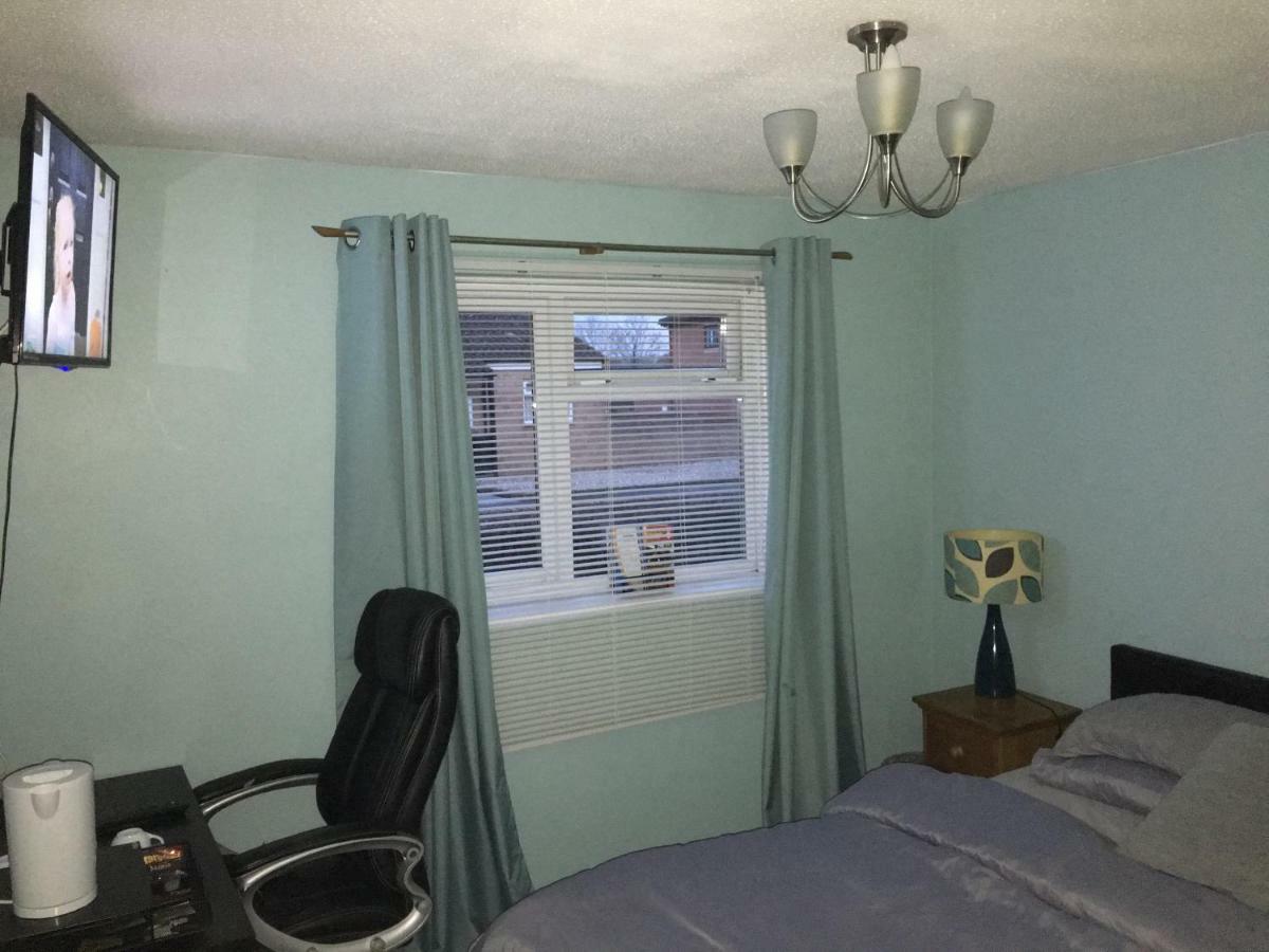 Travelling Stop Apartment Swindon Bagian luar foto