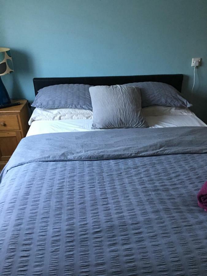 Travelling Stop Apartment Swindon Bagian luar foto