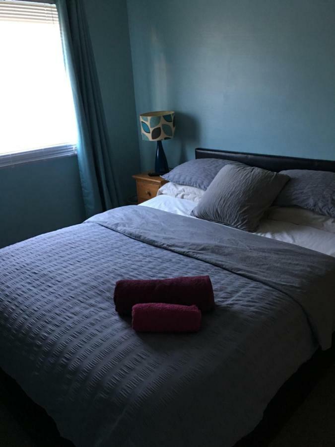 Travelling Stop Apartment Swindon Bagian luar foto