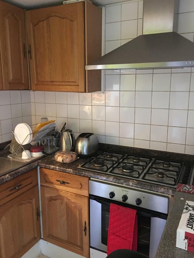 Travelling Stop Apartment Swindon Bagian luar foto