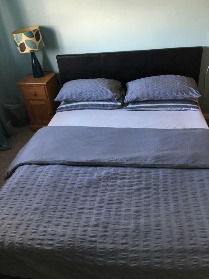 Travelling Stop Apartment Swindon Bagian luar foto