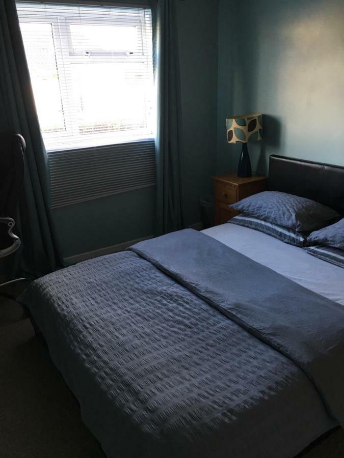 Travelling Stop Apartment Swindon Bagian luar foto