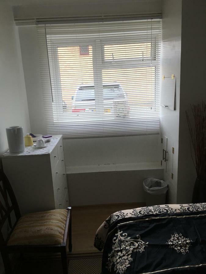 Travelling Stop Apartment Swindon Bagian luar foto