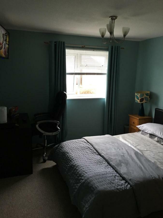 Travelling Stop Apartment Swindon Bagian luar foto