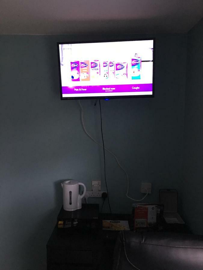 Travelling Stop Apartment Swindon Bagian luar foto