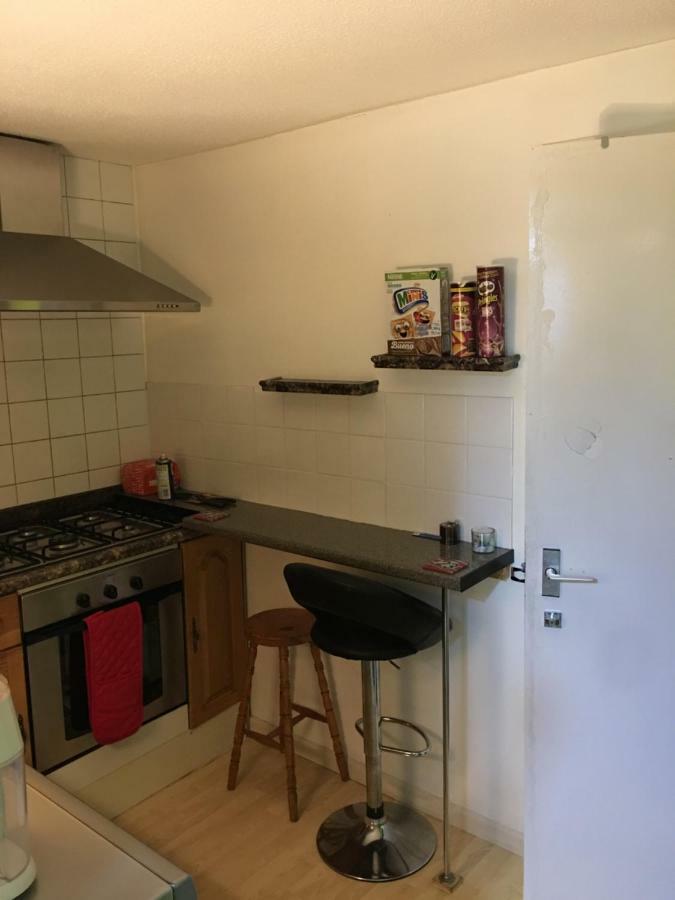 Travelling Stop Apartment Swindon Bagian luar foto