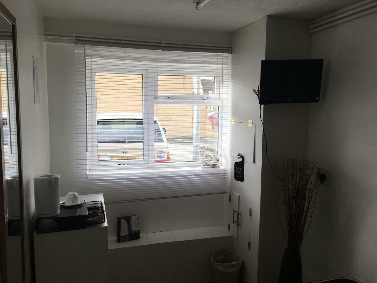 Travelling Stop Apartment Swindon Bagian luar foto