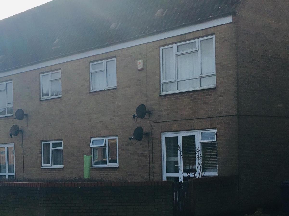 Travelling Stop Apartment Swindon Bagian luar foto