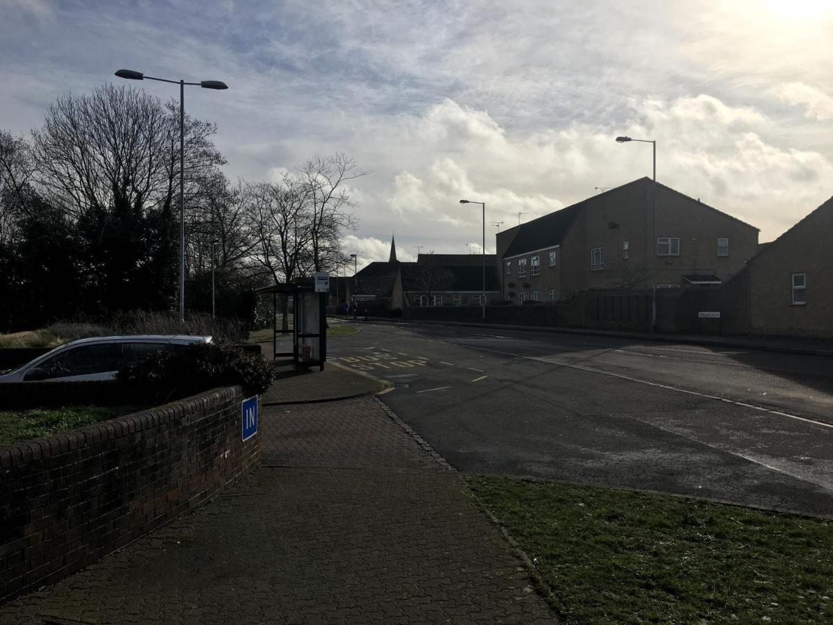 Travelling Stop Apartment Swindon Bagian luar foto